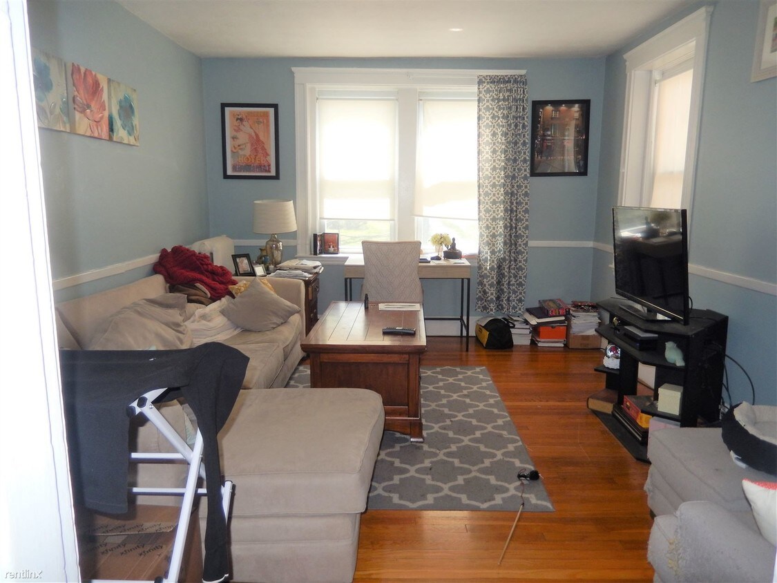 Primary Photo - 25 Russell St