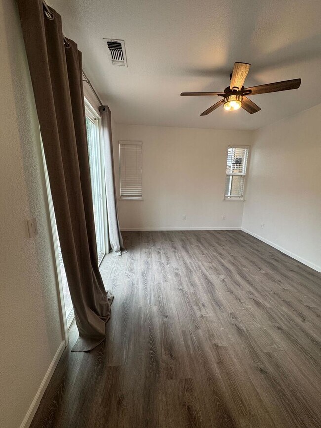 Foto del edificio - Spacious 4-Bedroom Home in the Heart of Discovery Bay