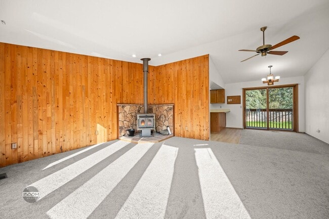 Photo - Charming Eagle River Split-Level – Mountai... House