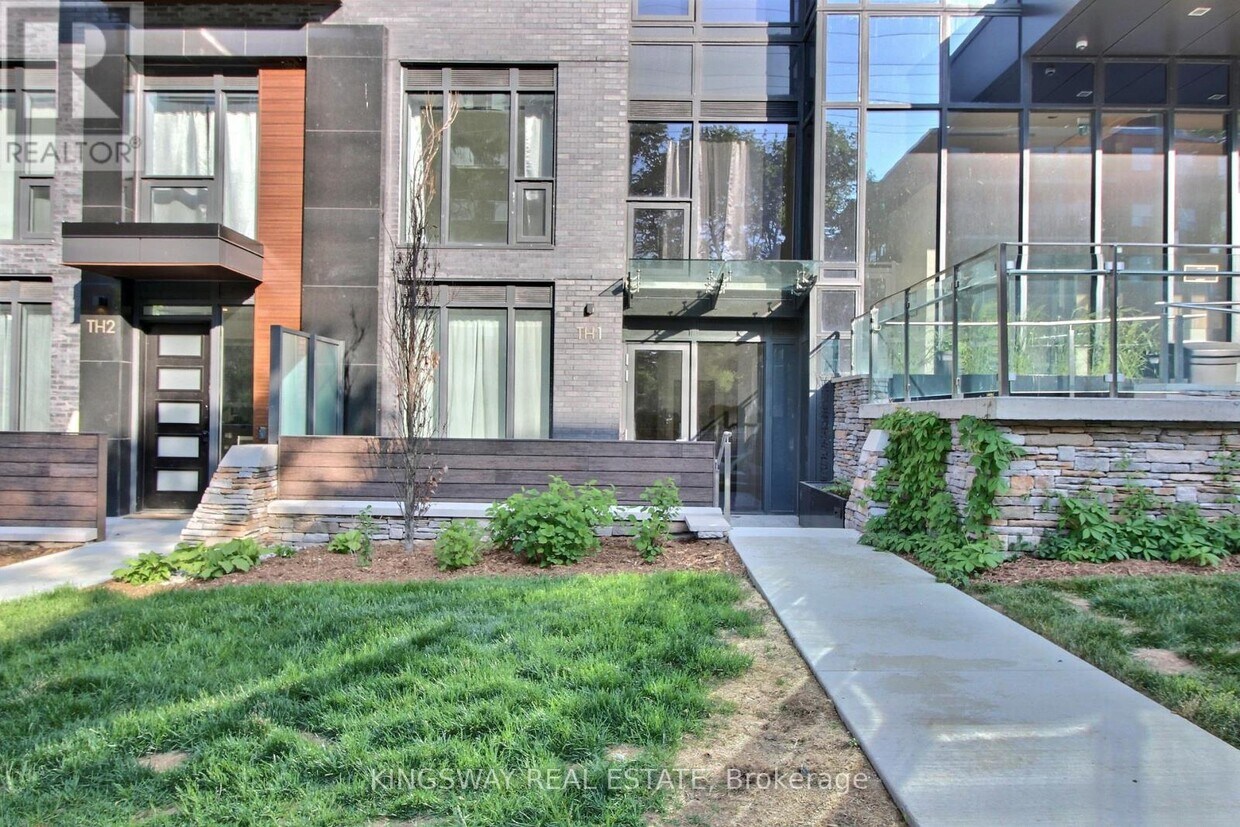 Primary Photo - 21-T21 Park St E