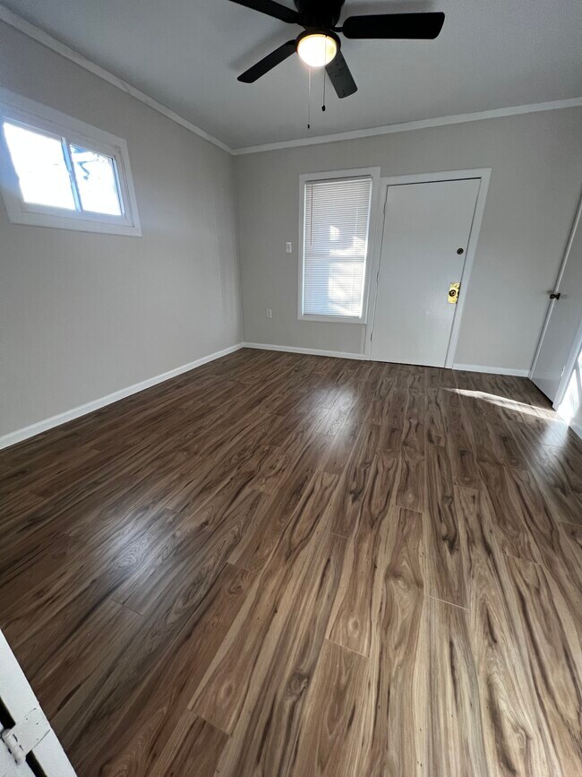 Dormitorio delantero - 4414 Ivanhoe Ave