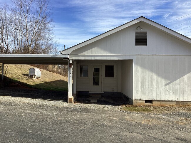 Foto del edificio - 214 Roy Edwards Ln