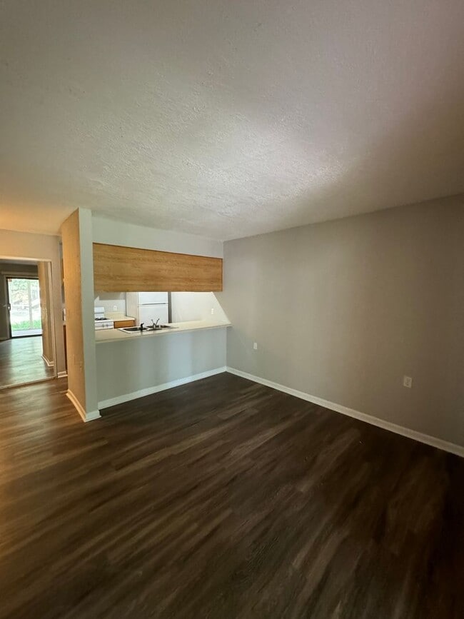 Foto del edificio - Come See This Beautiful Remodeled 2 Bed 1 Bath Condo in Mystic Woods! Available Now!