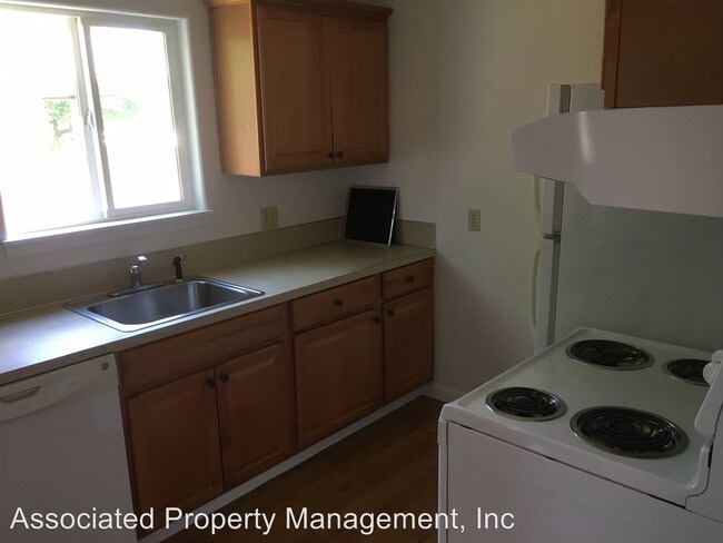 Foto del edificio - 3 br, 1 bath House - 213 NW Adams Ave