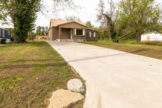 Foto del edificio - 3 Bed | 2 Bath in Coweta!