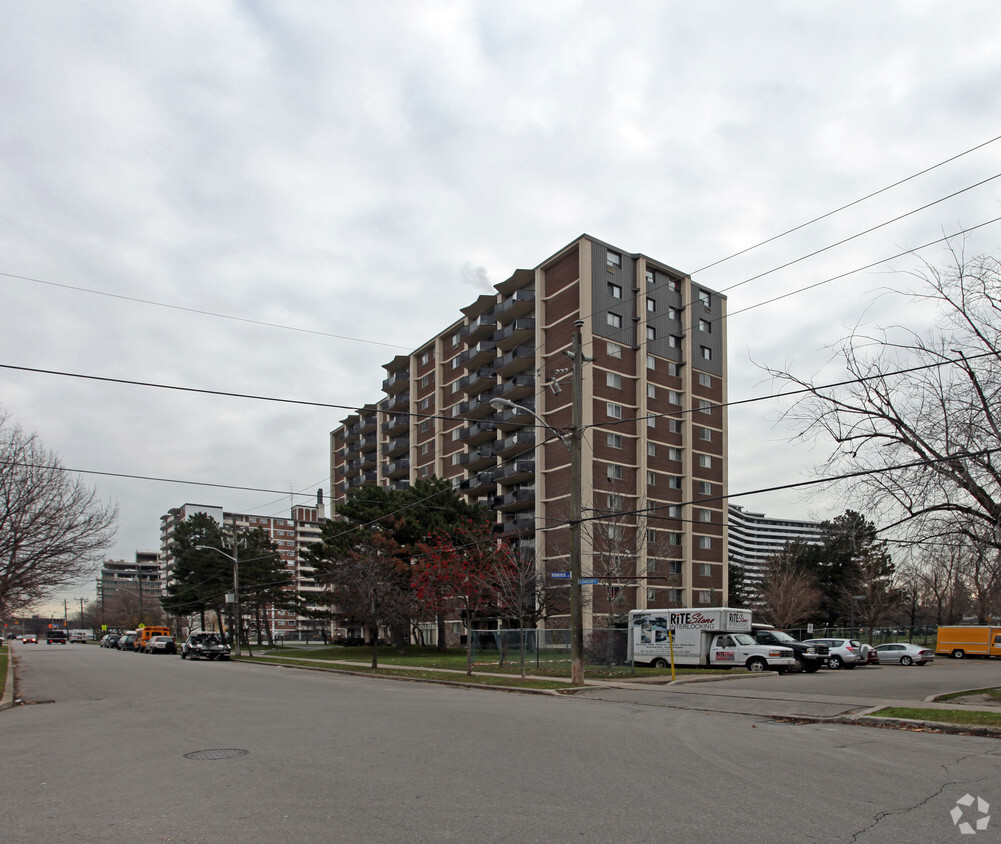 Building Photo - La Corona