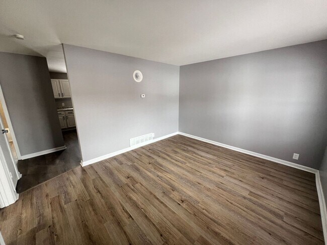 Building Photo - Cozy 2-Bedroom Apartment in Riverside!