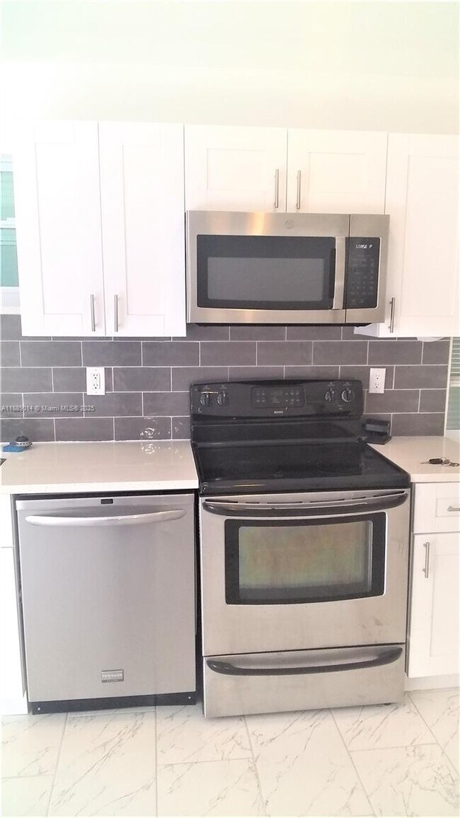 Building Photo - 710 52nd St