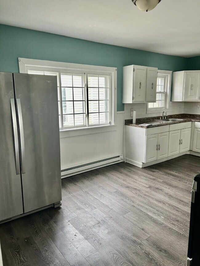 Building Photo - Available Now! Cozy and Modern 4 bed 1 bath unit on Congress Avenue