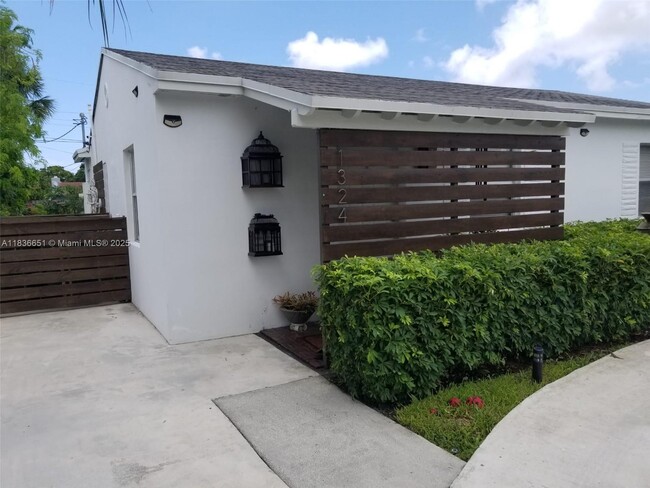 Building Photo - 1324 NW 1st Ave