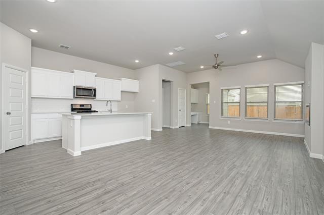 Foto del edificio - 5406 Big Thicket Ln