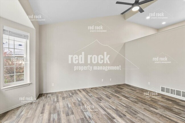 Foto del edificio - 5303 E Woodland Dr