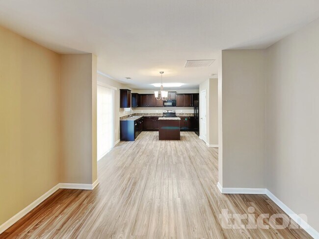 Foto del edificio - 3707 Alexander Forest Dr