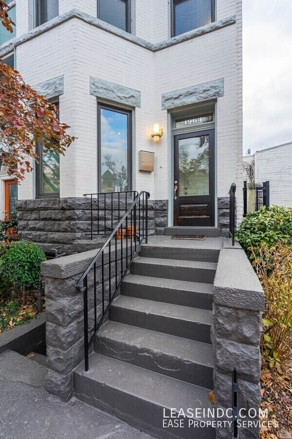 Photo - 1964 2nd St NW House