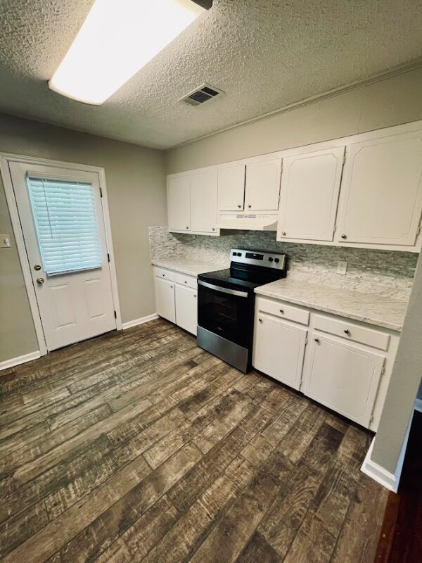 Foto del edificio - 28960 Highland Dr