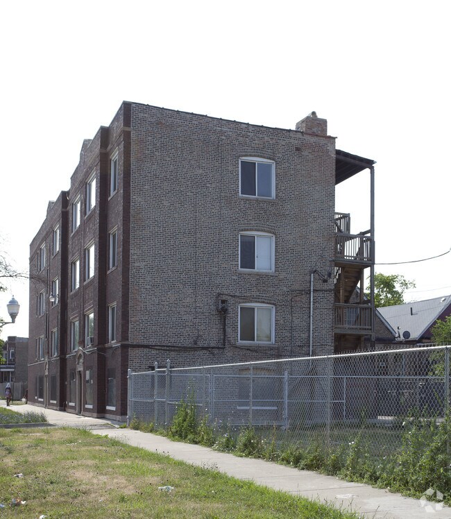 40002 S Kilbourn Ave Apartments in Chicago, IL