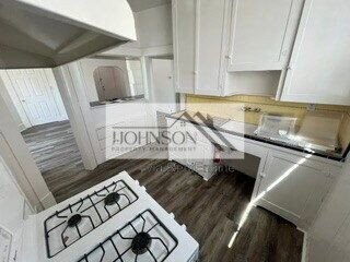 Building Photo - 830 N Van Buren St