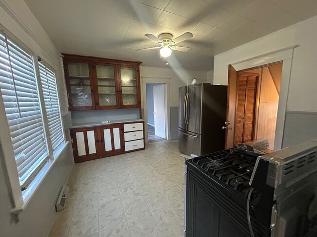 Building Photo - 63 Page St