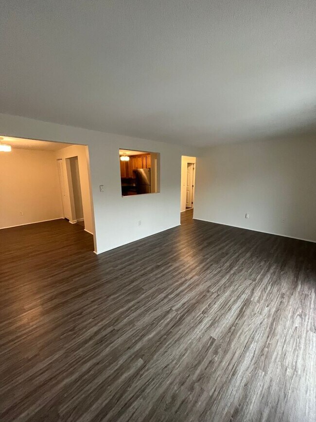 Building Photo - 1 Bedroom Condo