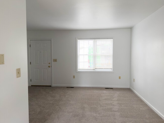 Building Photo - 80 Diller Ave