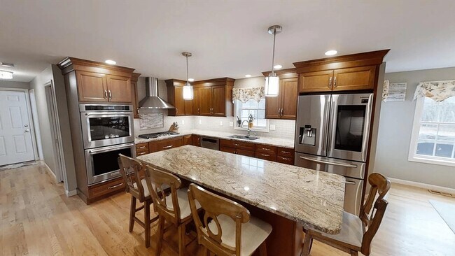 Foto del edificio - 244 Kennedy Hill Rd