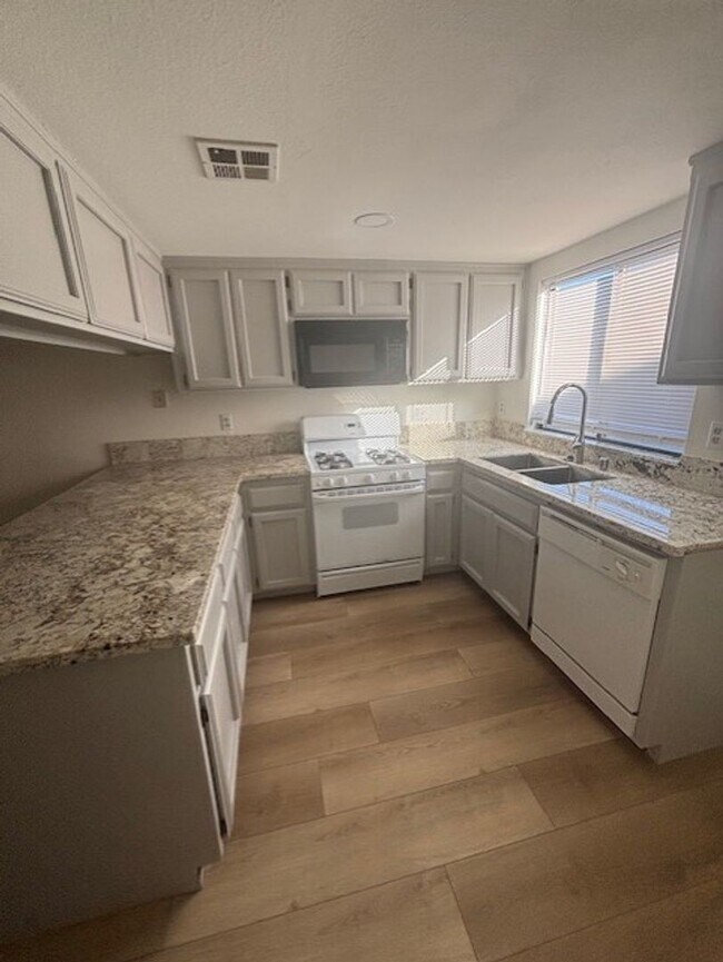 Foto del edificio - 817 Quail Ln