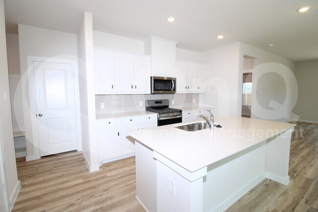 Building Photo - 330 Fire Rock Dr