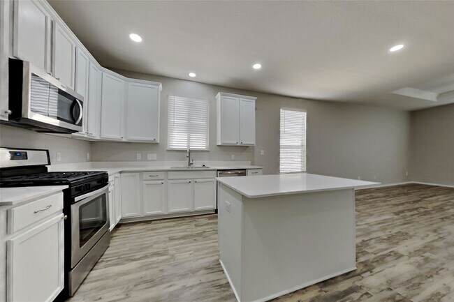 Foto del edificio - 4295 Roaring Timber Dr