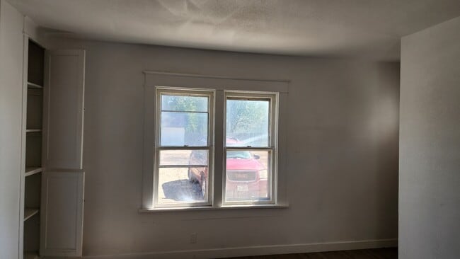 Building Photo - 917 7th Ave
