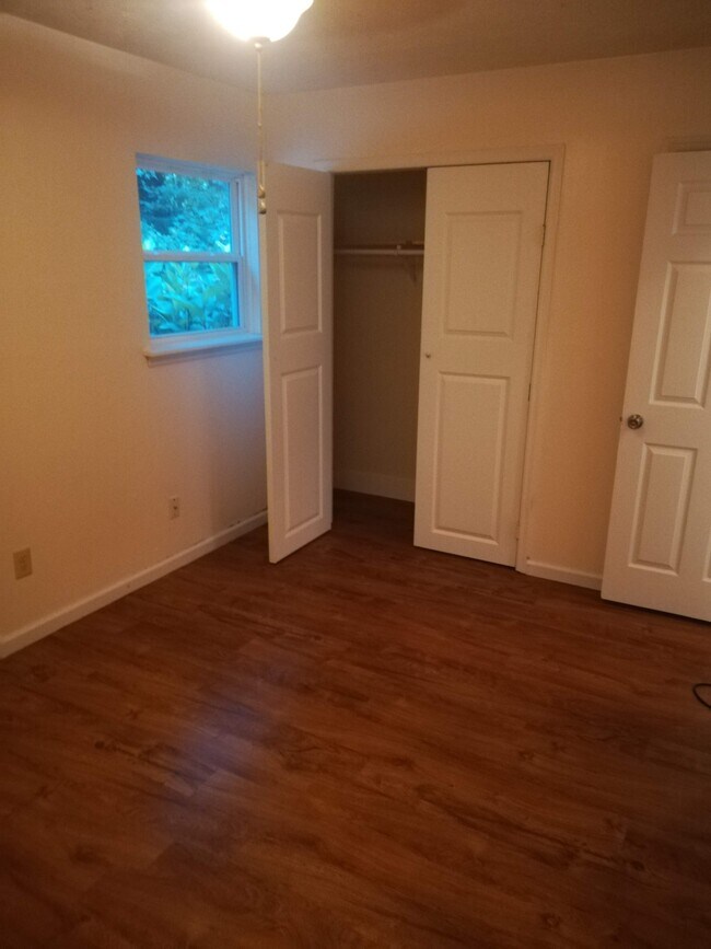 Foto del edificio - 435 Rustwood Dr