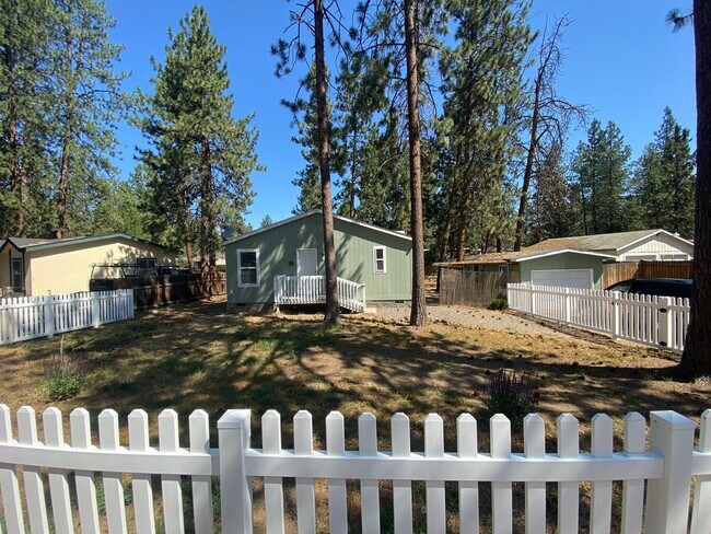 Foto del edificio - Cute and Cozy Home in SW Bend, Large, full...