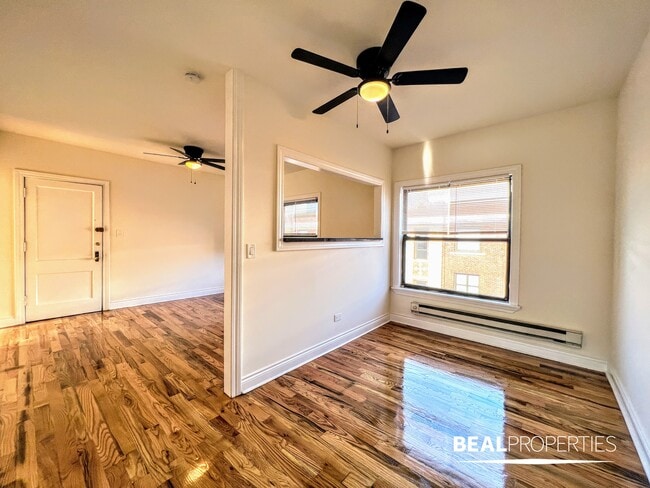 Photo - 825 W Waveland Ave Apartment