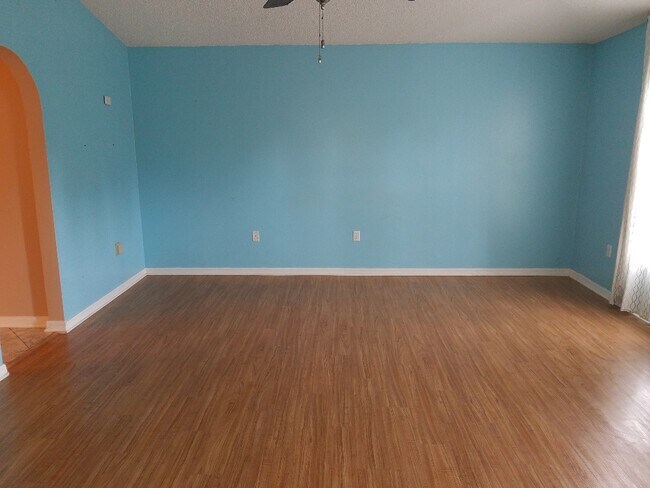 Foto del edificio - 6289 Freeport Dr