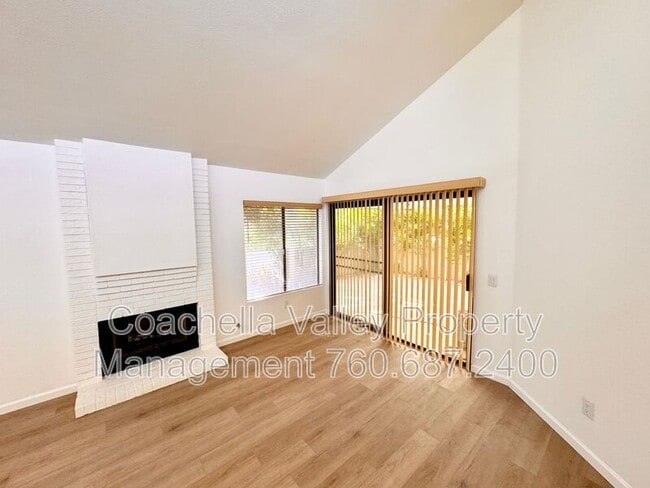 Building Photo - 41595 Navarre Ct