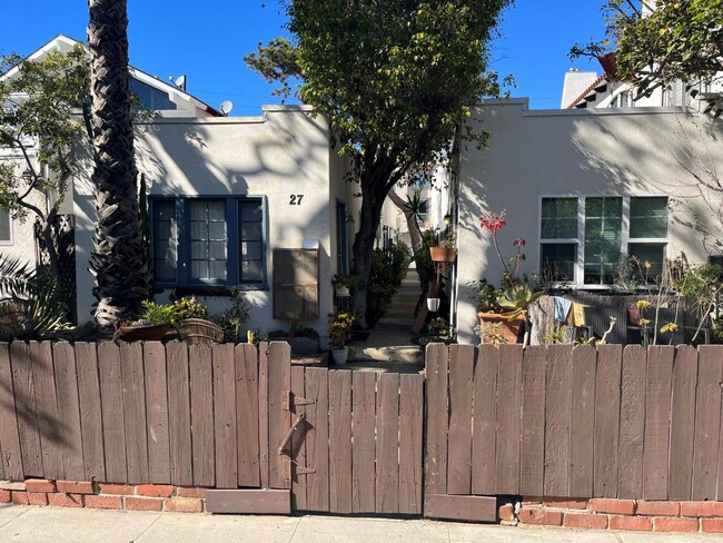 Shared front yard - 27 Eastwind St
