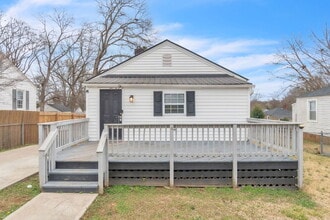 Building Photo - 741 Maywood St