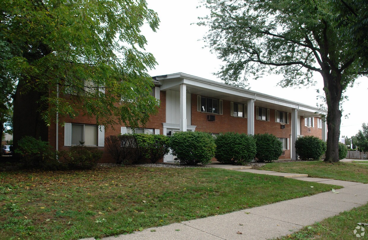 Colonial House Apartments Lansing Mi Apartments Com