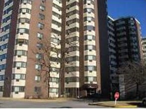 Building Photo - 7337 S South Shore Dr