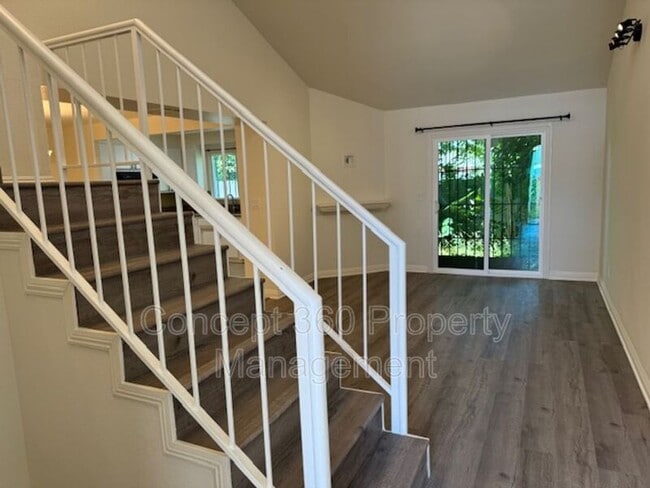 Foto del edificio - 11226 Elliott Ave