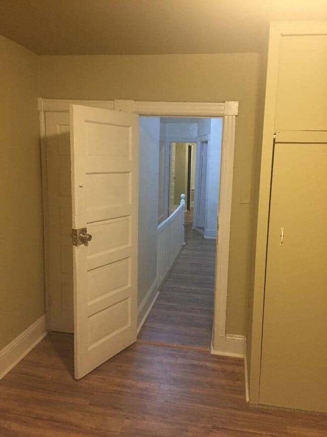 Building Photo - Great starter home for family!