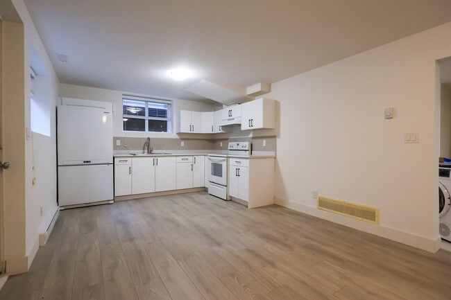 Building Photo - 21684-21695 95 Ave