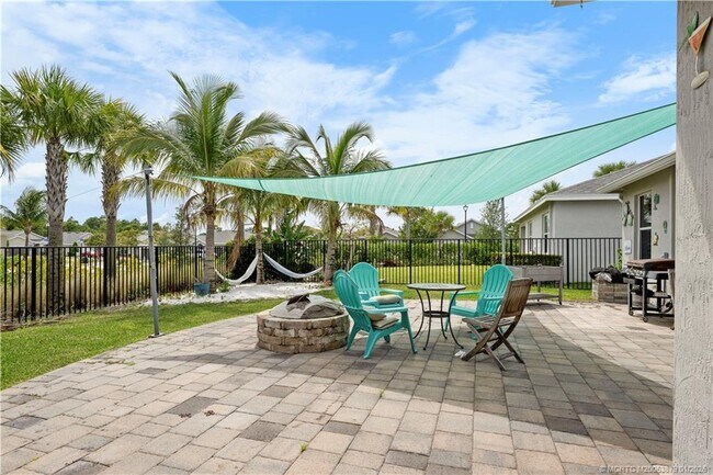 Foto del edificio - 1550 NE Skyhigh Ter