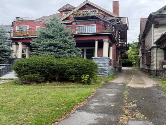 Foto del edificio - 171 Richmond Ave