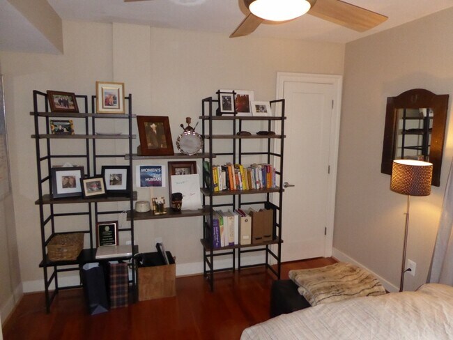 Foto del edificio - 1404 Longfellow St NW