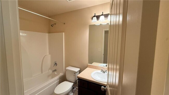 Building Photo - 333 Knelston Oak Dr NE