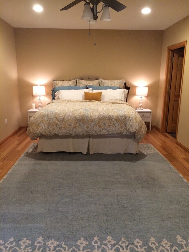 Bedroom - 5993 Centre Ave
