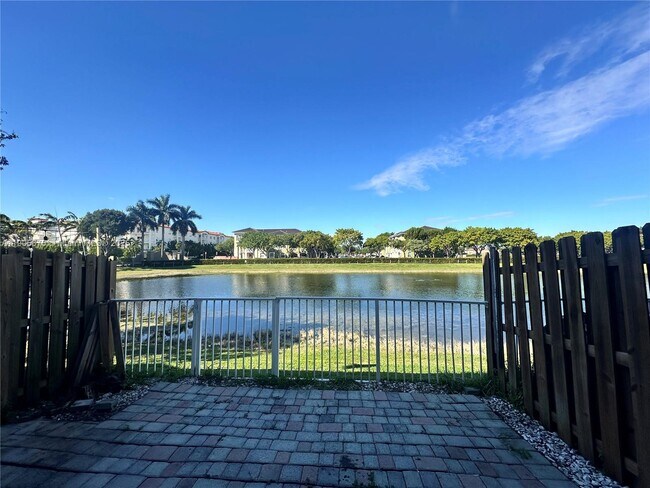 Foto del edificio - 8258 NW 108th Pl