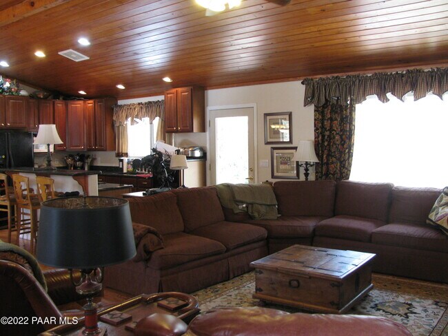 Foto del edificio - 4541 Risky Rd