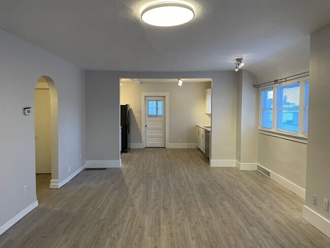 Building Photo - 138 Walnut