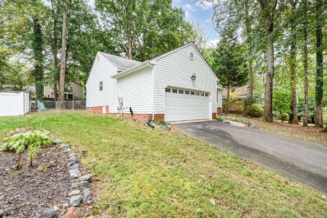 Building Photo - Charming One-Level Home in Quiet Cul-de-Sa...